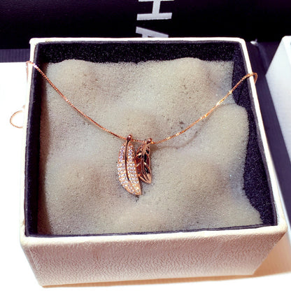 Style Leaf Pendant Necklace