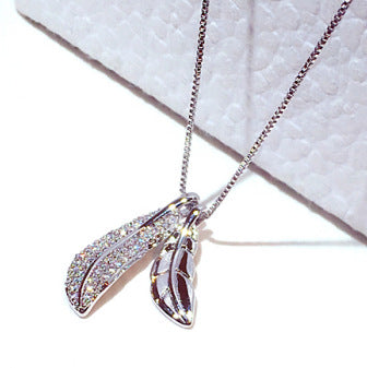 Style Leaf Pendant Necklace