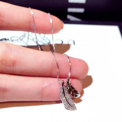 Style Leaf Pendant Necklace